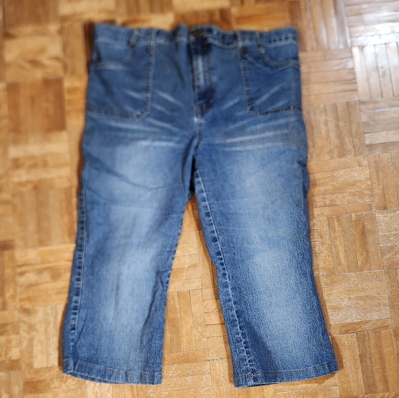 Thyme maternity Capri jeans size small - Picture 1 of 8